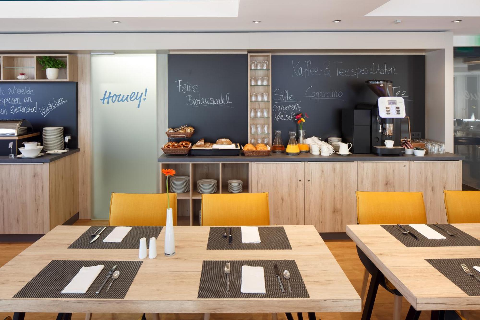 Homey! Hotel Regensburg Bagian luar foto