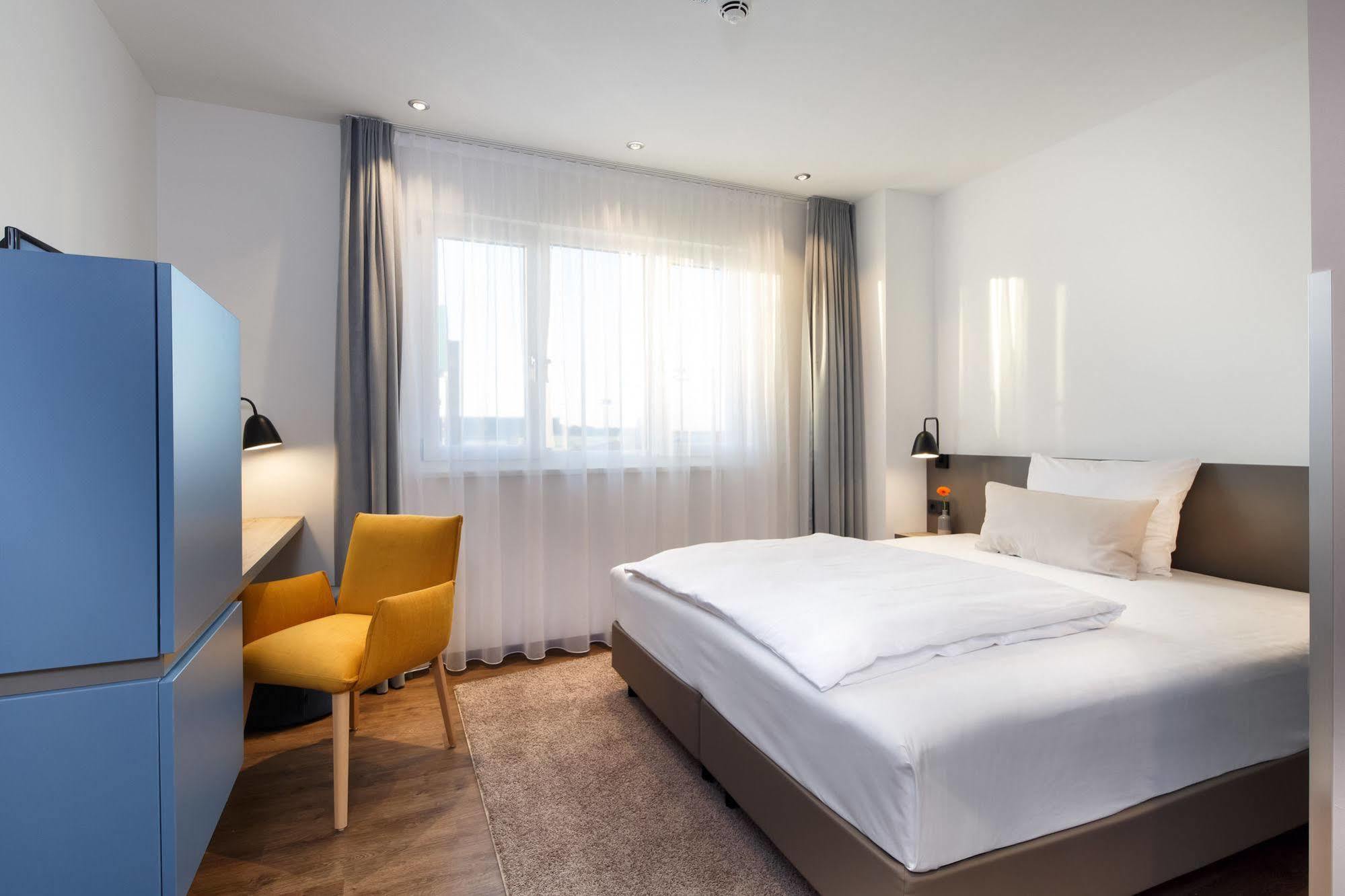 Homey! Hotel Regensburg Bagian luar foto