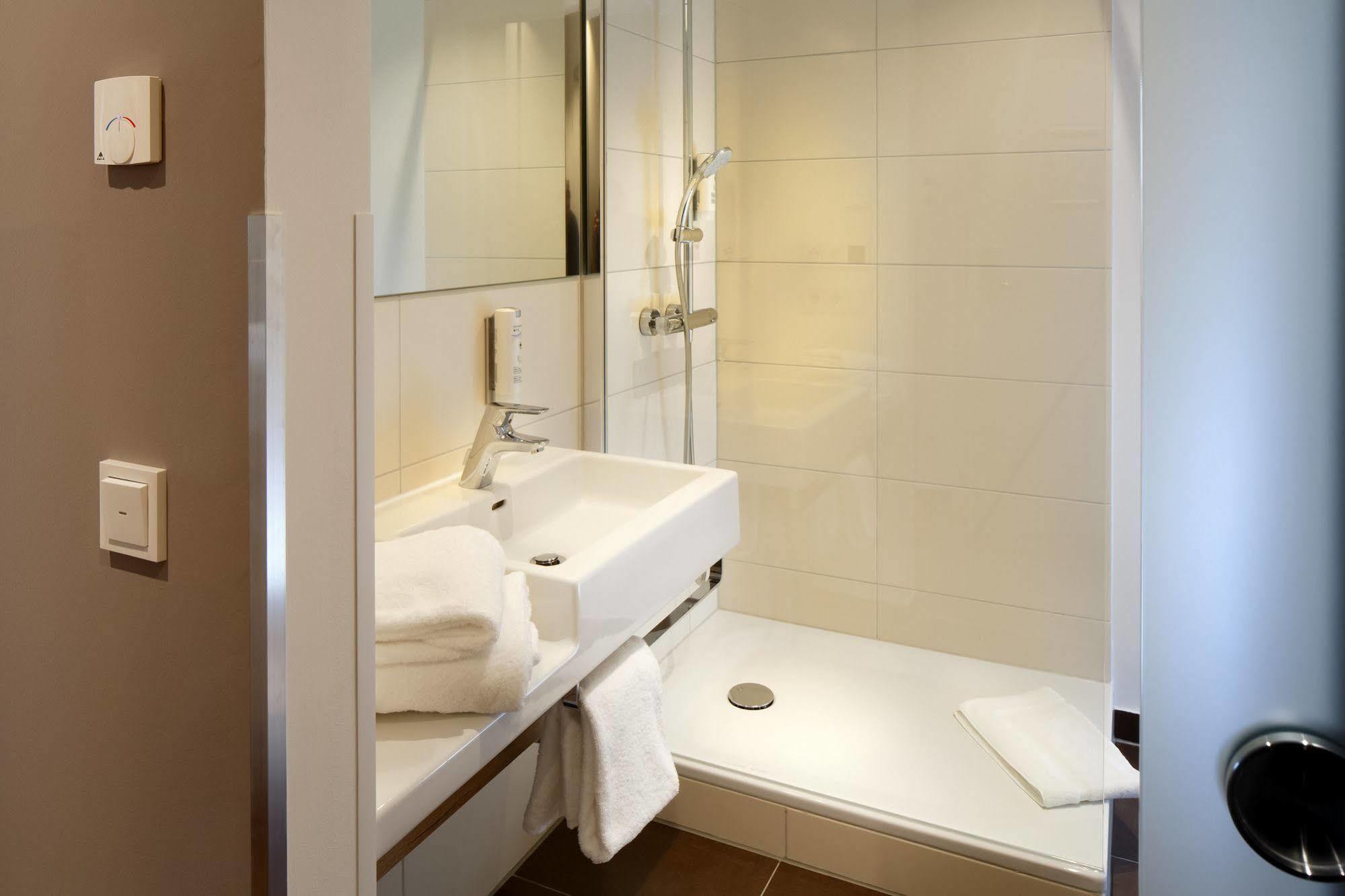 Homey! Hotel Regensburg Bagian luar foto