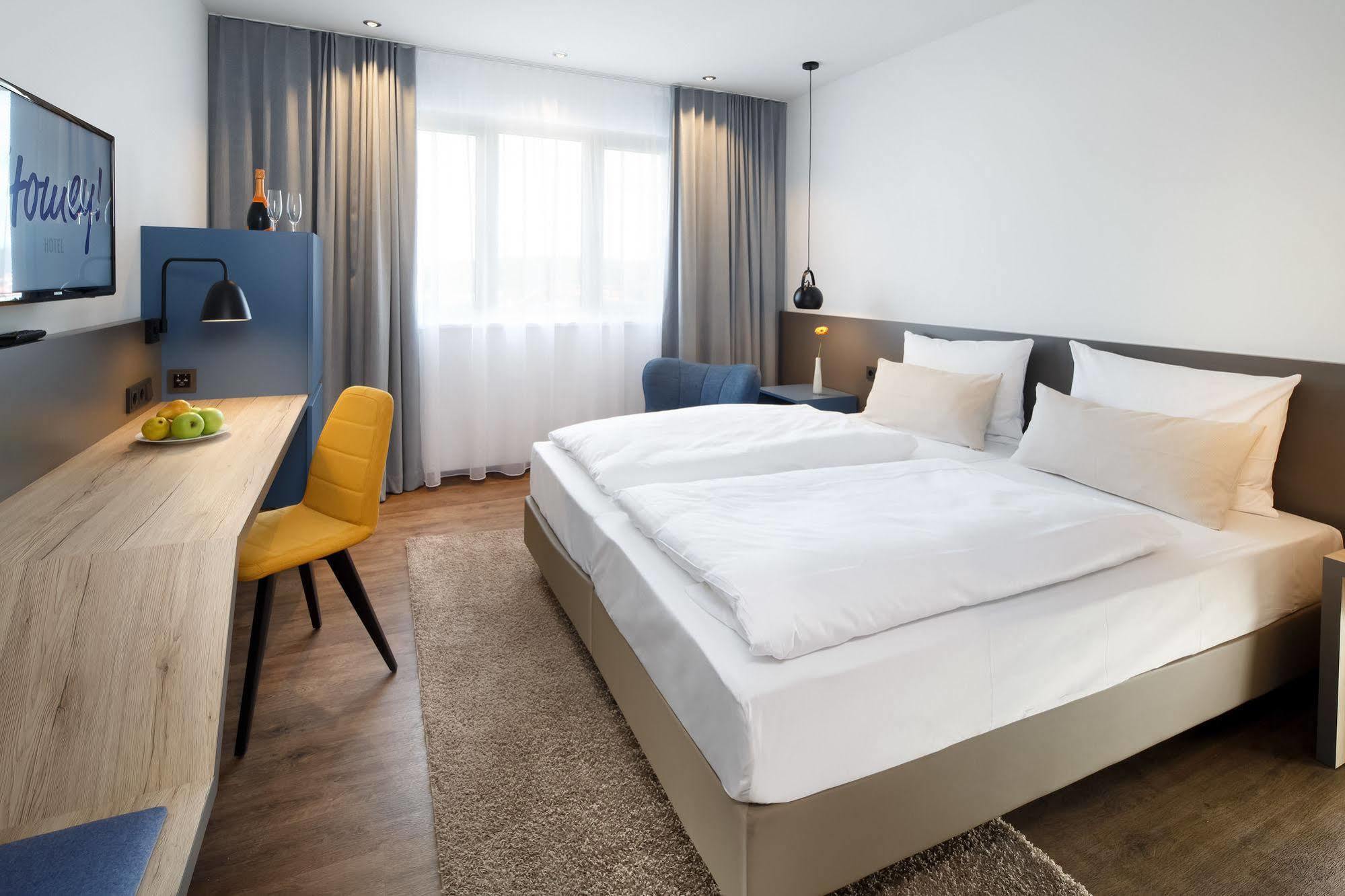 Homey! Hotel Regensburg Bagian luar foto